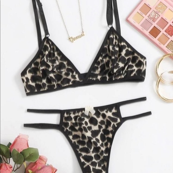 Lingerie set - Picture 1 of 2